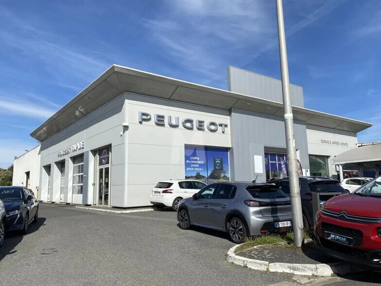 Retail in Corbeil-Essonnes for lease - Building Photo - Image 2 of 9