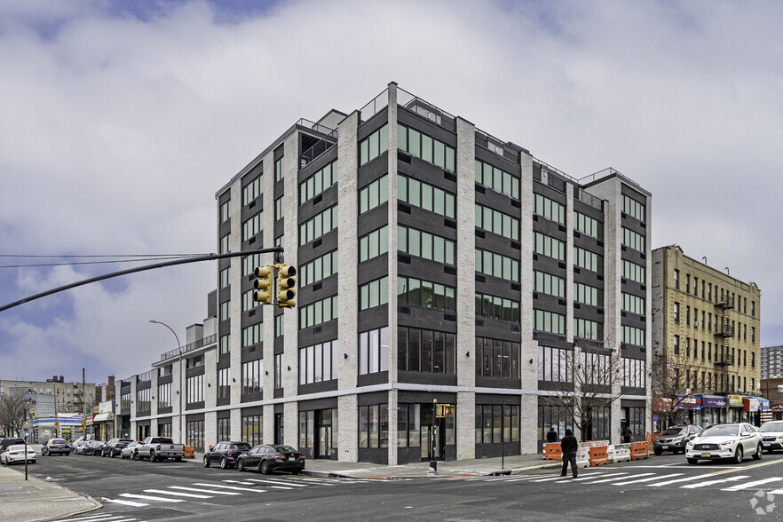 790 Allerton Ave, Bronx, NY for lease - Building Photo - Image 1 of 10