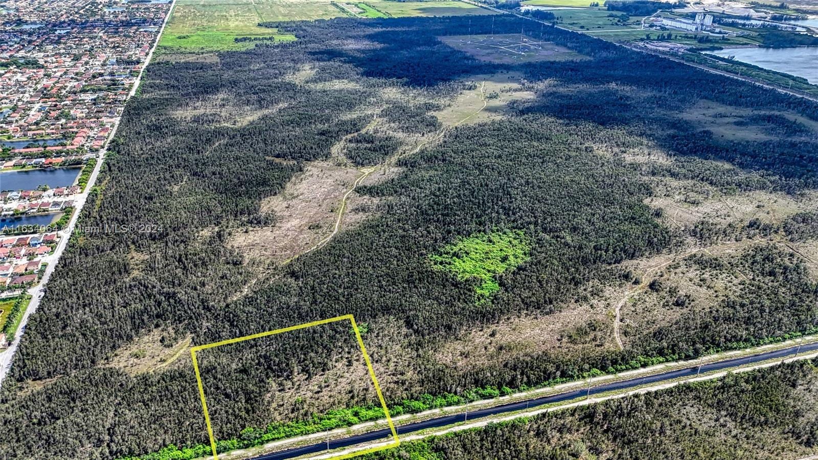 SW 42nd Ave, Miami, FL for sale Building Photo- Image 1 of 5