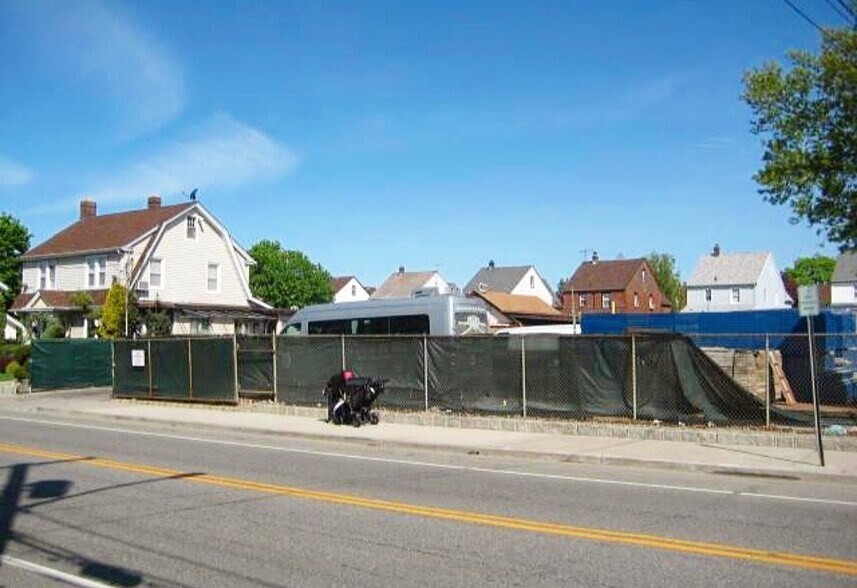 233 Hempstead Ave, West Hempstead, NY 11552