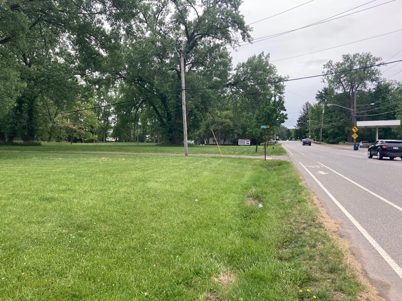 35783 Lake Shore Blvd, Eastlake, OH for sale - Building Photo - Image 2 of 21