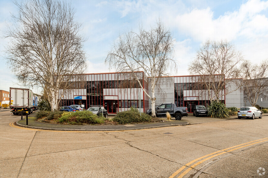 1436-1439 Clock Tower Rd, Isleworth for lease - Building Photo - Image 3 of 5