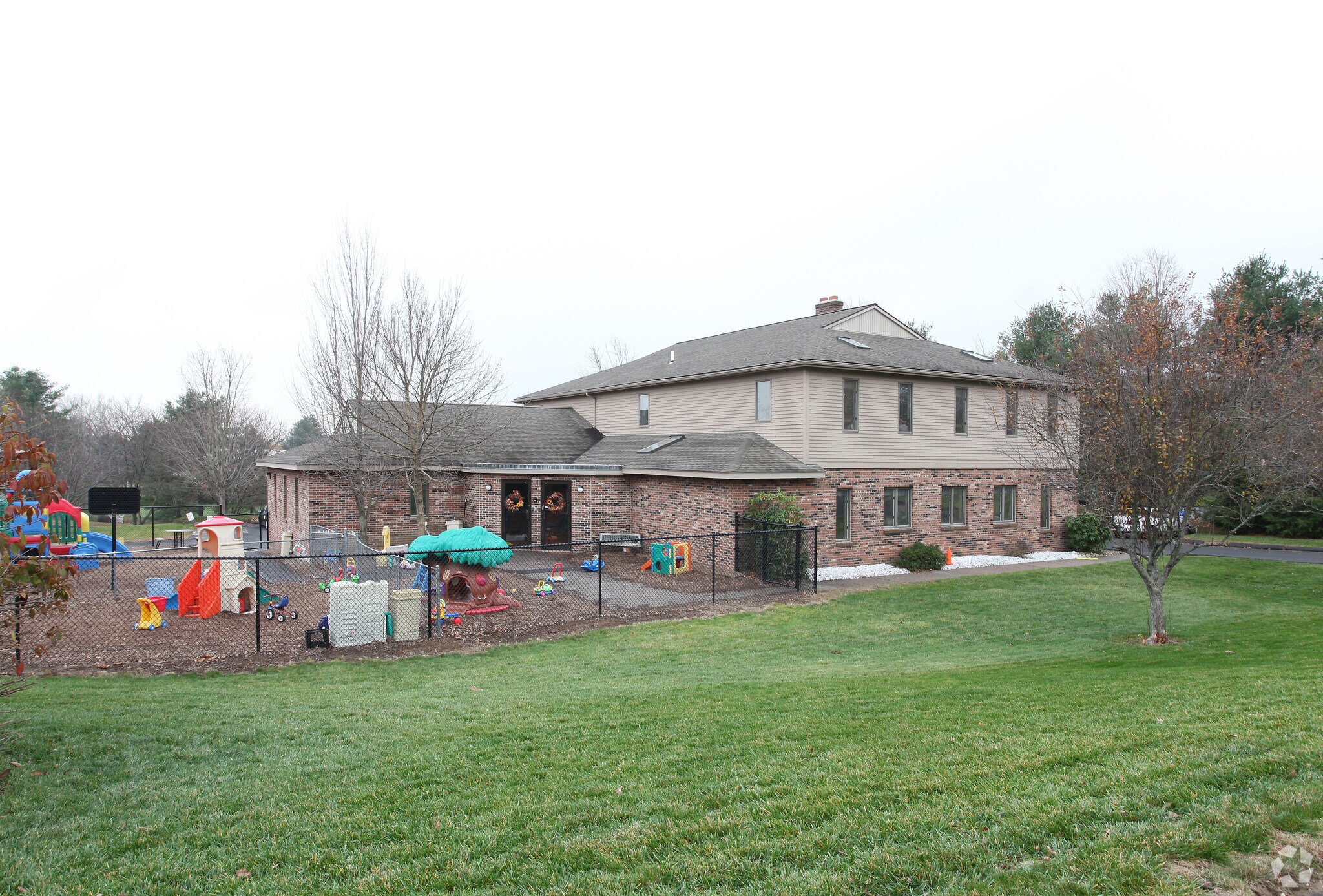 3 Eastview Dr, Farmington, CT for sale Primary Photo- Image 1 of 1