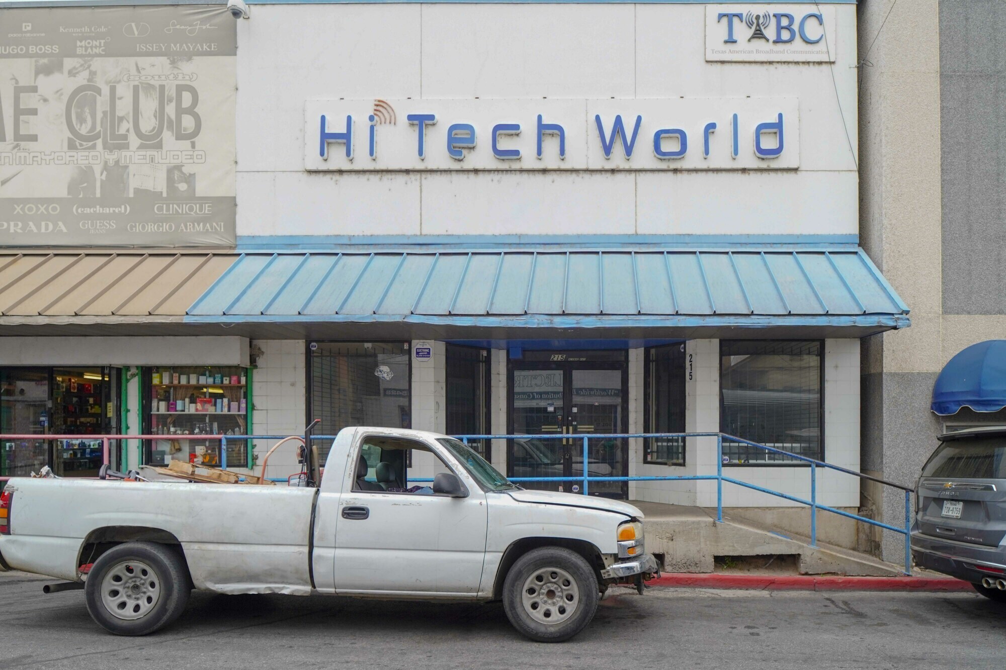 215 Salinas Ave, Laredo, TX for lease Primary Photo- Image 1 of 2