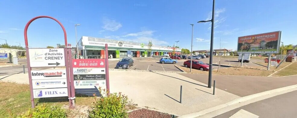 Retail in Pont-Sainte-Marie for lease - Building Photo - Image 3 of 5