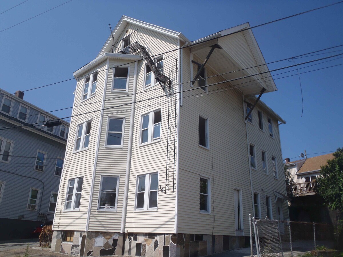 197 Pleasant St, Pawtucket, RI 02860