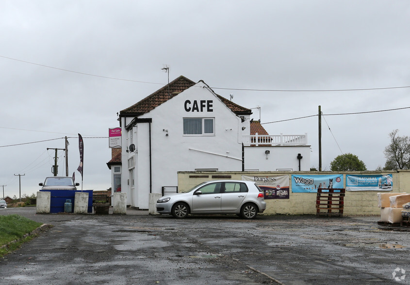 Warley Cross, Driffield for sale - Primary Photo - Image 1 of 1