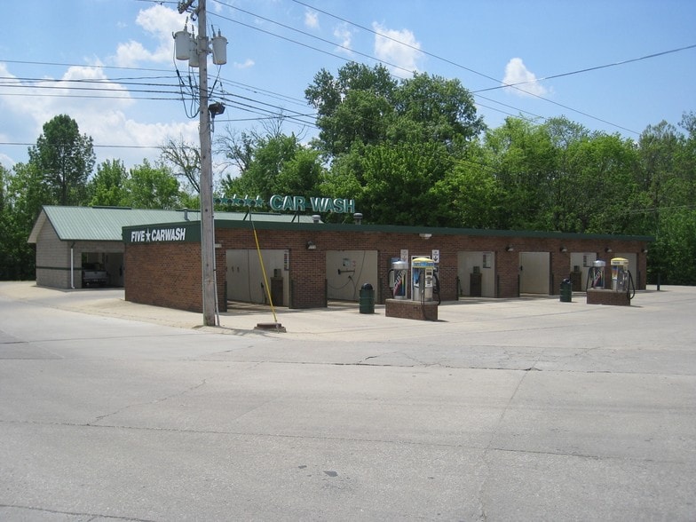 134 Wood Crest Dr, Highland, IL for sale - Building Photo - Image 1 of 15