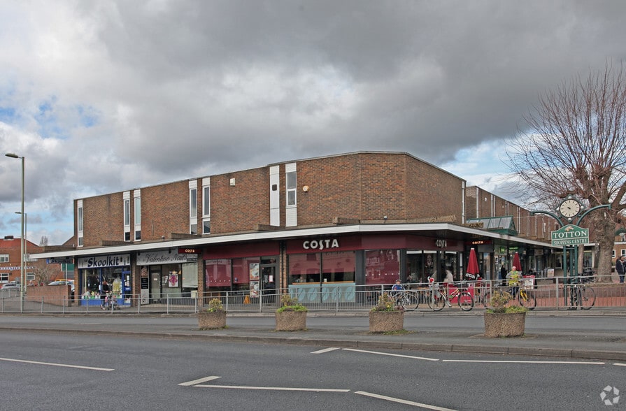 Commercial Rd, Totton for sale - Primary Photo - Image 1 of 23
