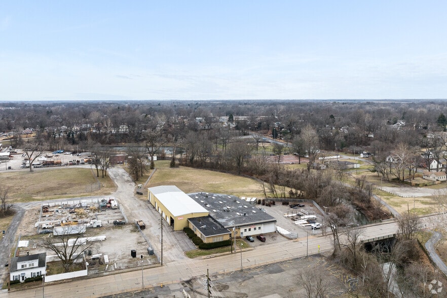 400 W Monroe St, Belleville, IL for lease - Aerial - Image 2 of 4