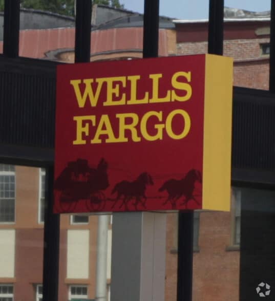 43 E Main St, Meriden, CT for lease - Building Photo - Image 2 of 7