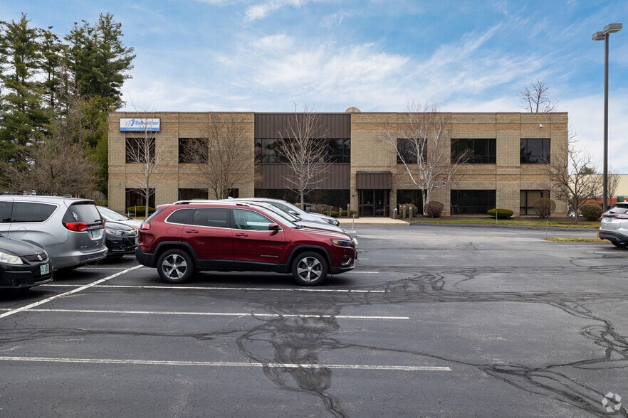 11 Continental Blvd, Merrimack, NH for lease - Building Photo - Image 2 of 8