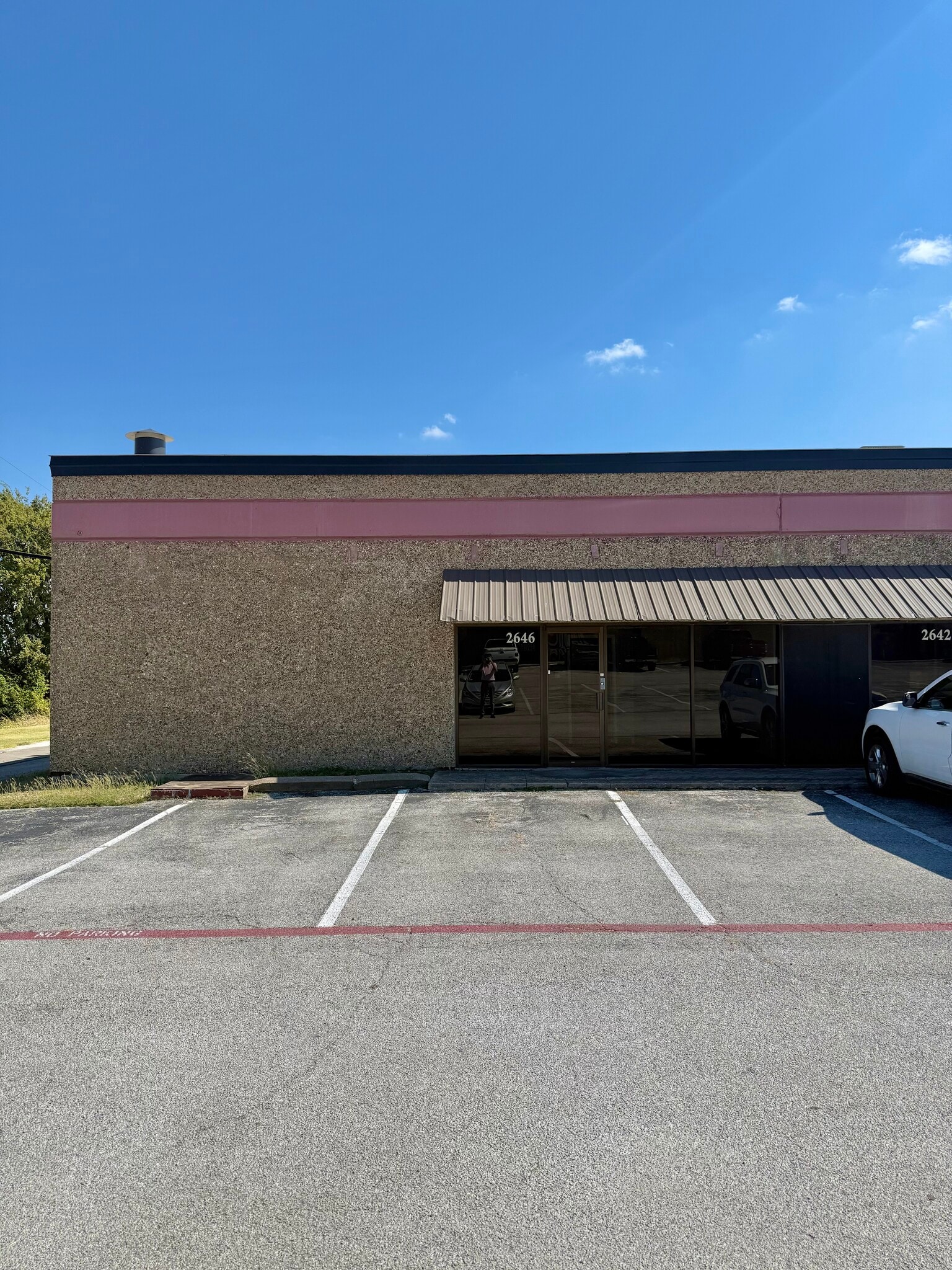 2601-2621 Aero Dr, Grand Prairie, TX for lease Building Photo- Image 1 of 5