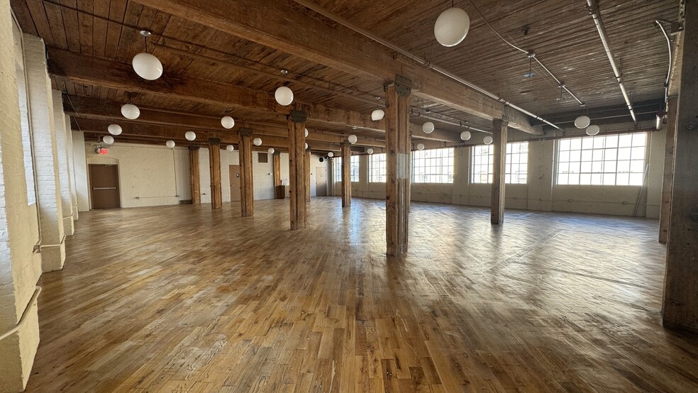 32 Bridge St, Brooklyn, NY for lease - Building Photo - Image 3 of 8