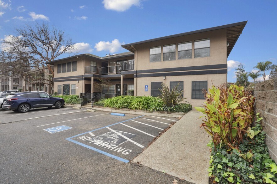 67776811 Embarcadero Dr, Stockton, CA 95219