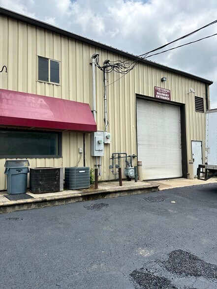 205 Industrial Loop, Staten Island, NY for sale - Primary Photo - Image 1 of 1