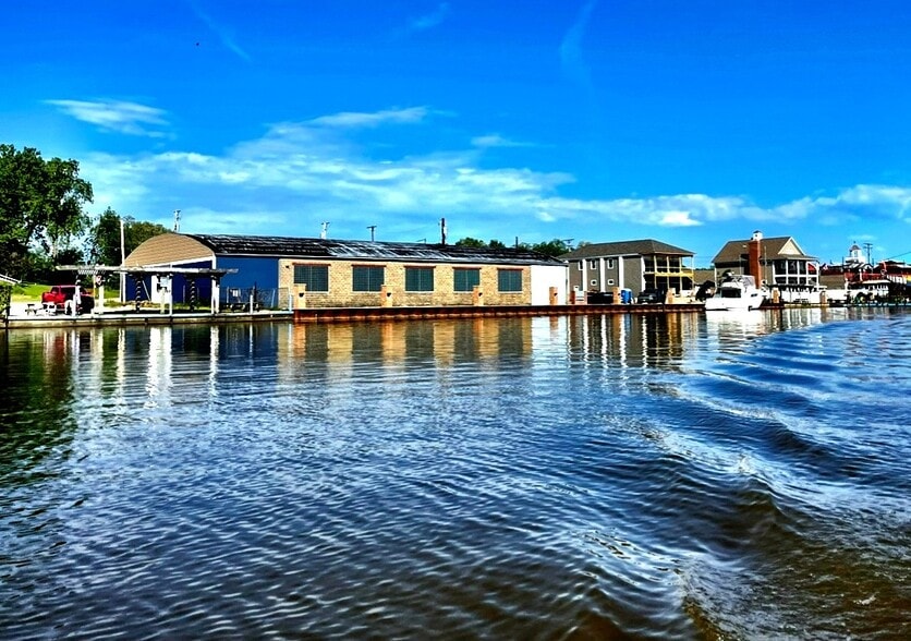 Marina & Residential Income Portfolio portfolio of 2 properties for sale on LoopNet.com - Building Photo - Image 1 of 16