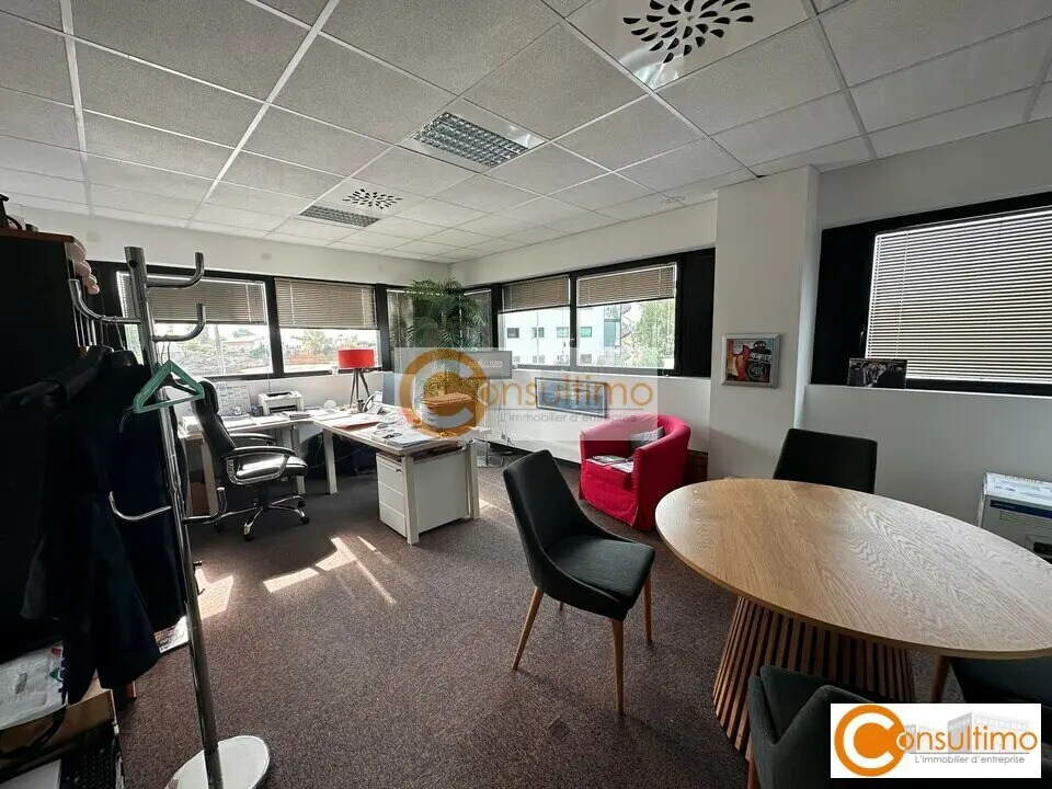 Office in Artigues-près-Bordeaux for sale Interior Photo- Image 1 of 12