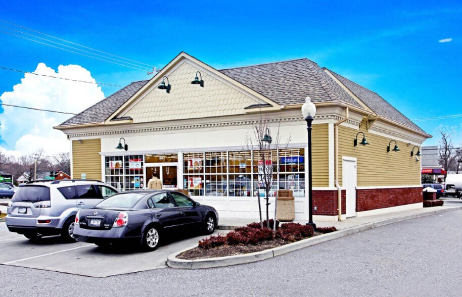 2820 Middle Country Rd, Lake Grove, NY 11755