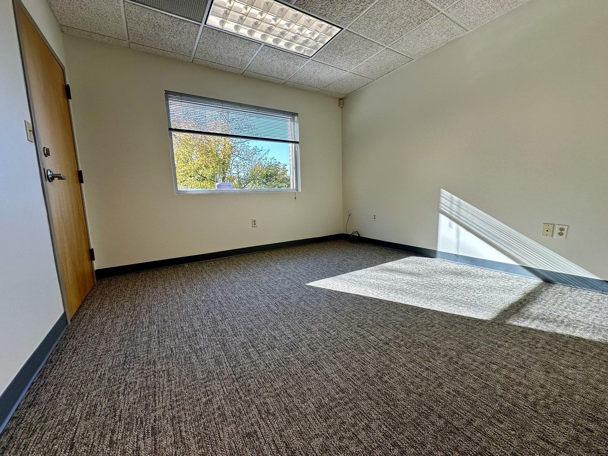 4400 Old William Penn Hwy, Monroeville, PA for lease Interior Photo- Image 1 of 8