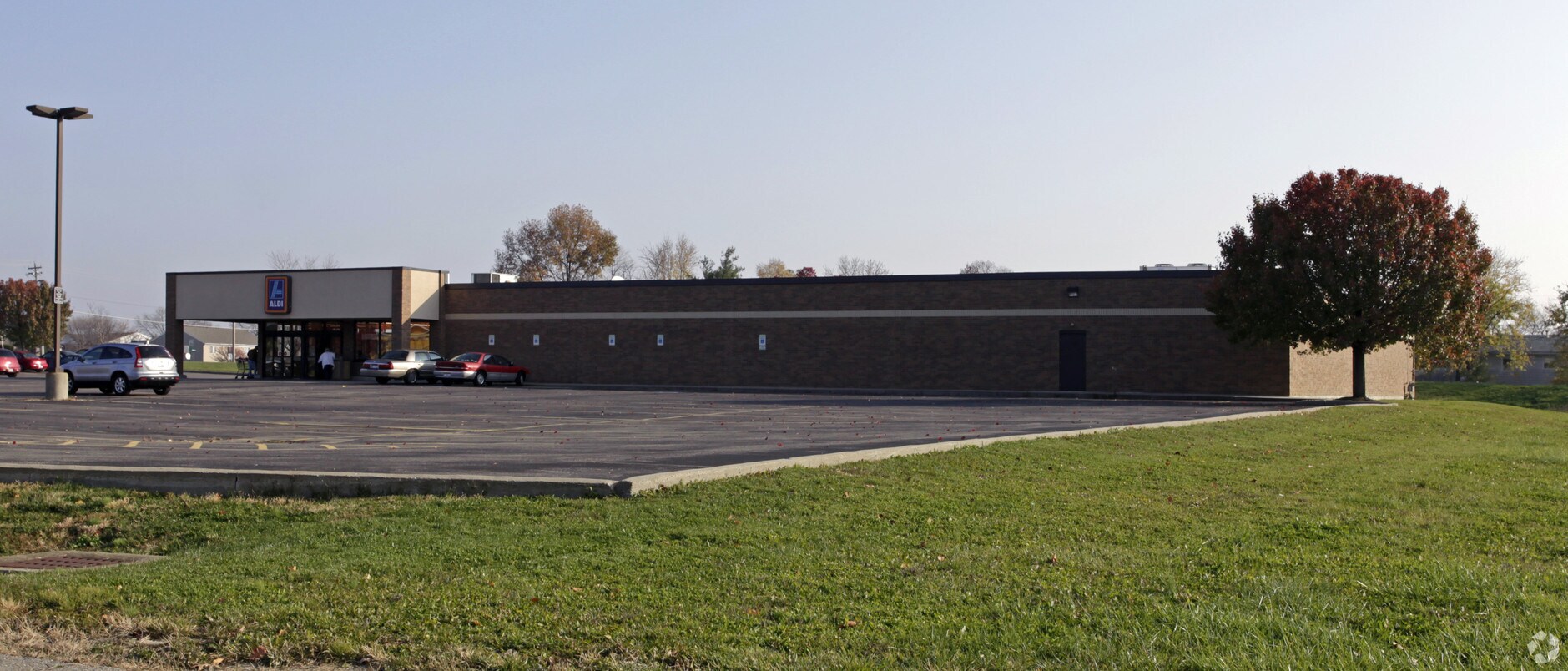 1135 W Kemper Rd, Cincinnati, OH 45240 Retail for Sale