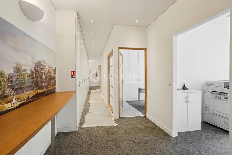 Office in Paris for lease - Interior Photo - Image 1 of 6