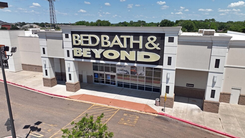 7808 NE Zac Lentz Pky, Victoria, TX for lease - Building Photo - Image 2 of 4