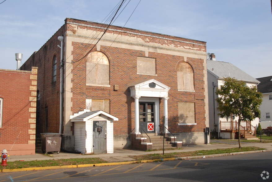 106 W 2nd St, Bound Brook, NJ for sale - Primary Photo - Image 1 of 3