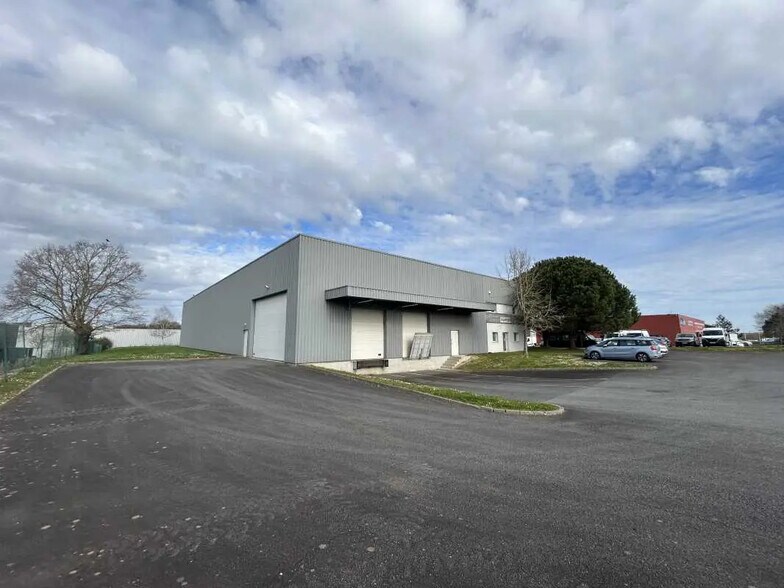Flex in Saint-Herblain for lease - Building Photo - Image 1 of 7