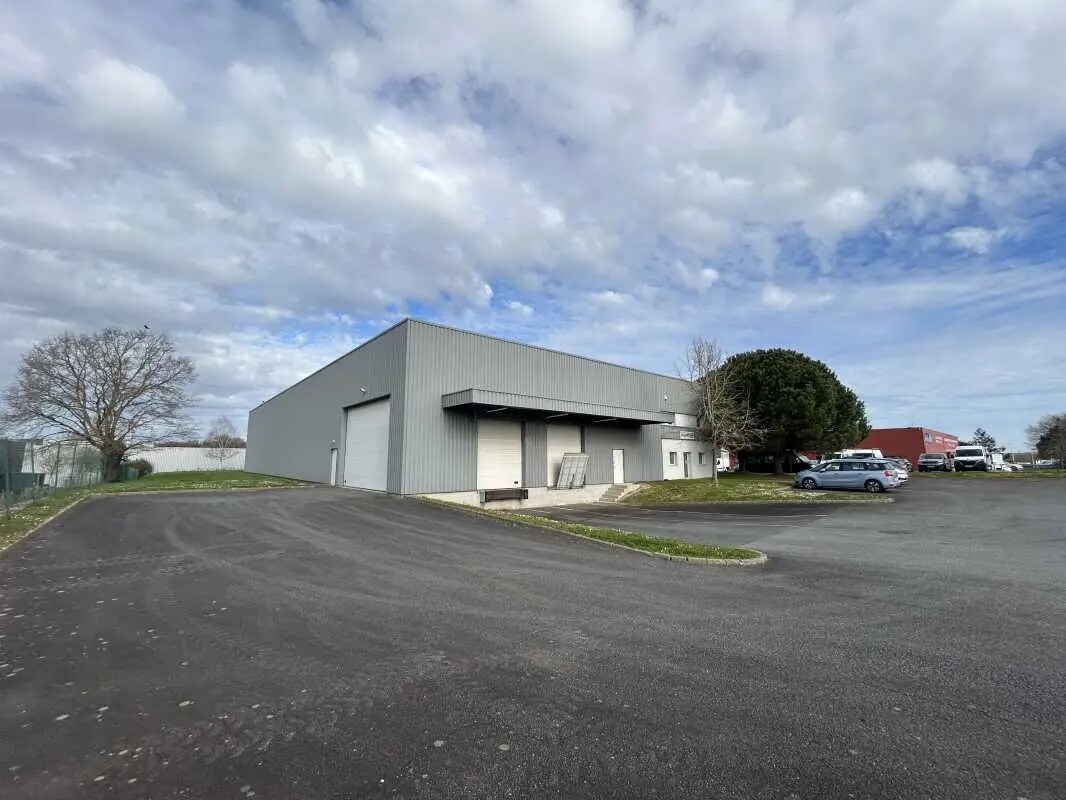 Flex in Saint-Herblain for lease Building Photo- Image 1 of 8