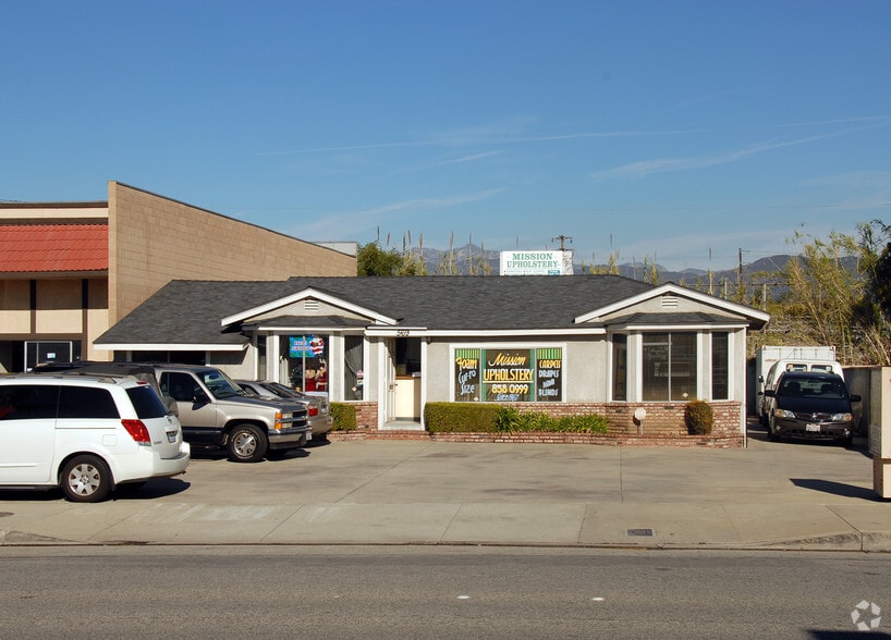 569 E San Bernardino Rd, Covina, CA for lease - Primary Photo - Image 2 of 3