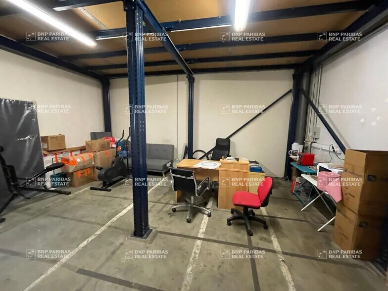 Flex in Toulouse for lease - Interior Photo - Image 3 of 6