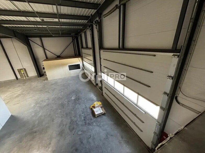 Flex in Plougoumelen for lease - Interior Photo - Image 2 of 9