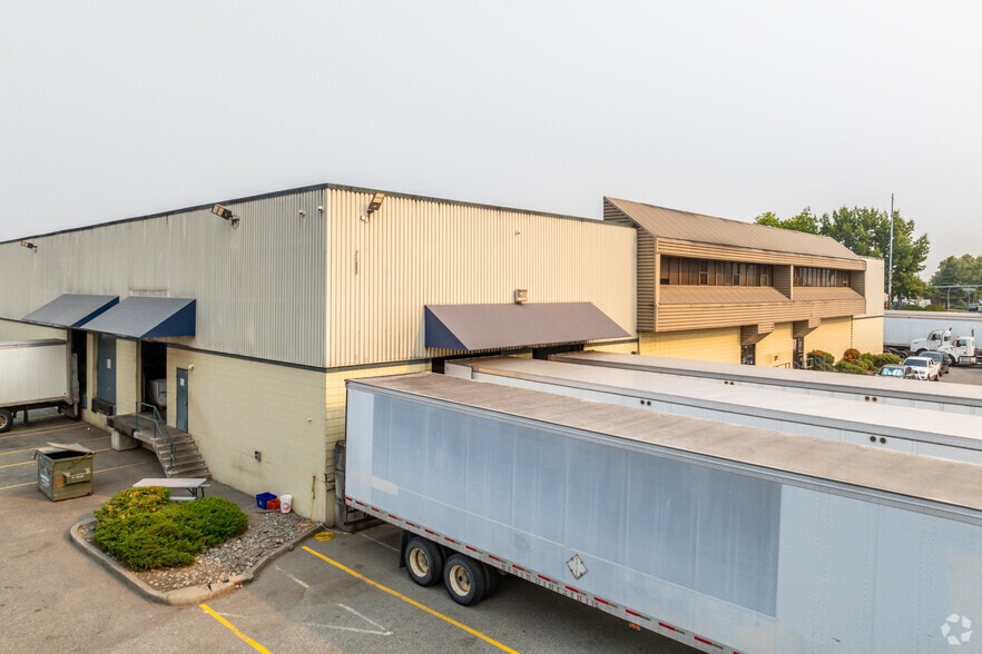 530-590 Chester Rd, Delta, BC for lease - Building Photo - Image 3 of 4