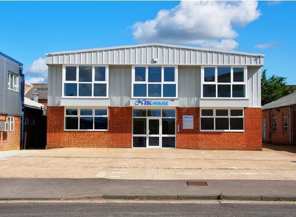 64a Victoria Rd, Burgess Hill for lease - Primary Photo - Image 1 of 3