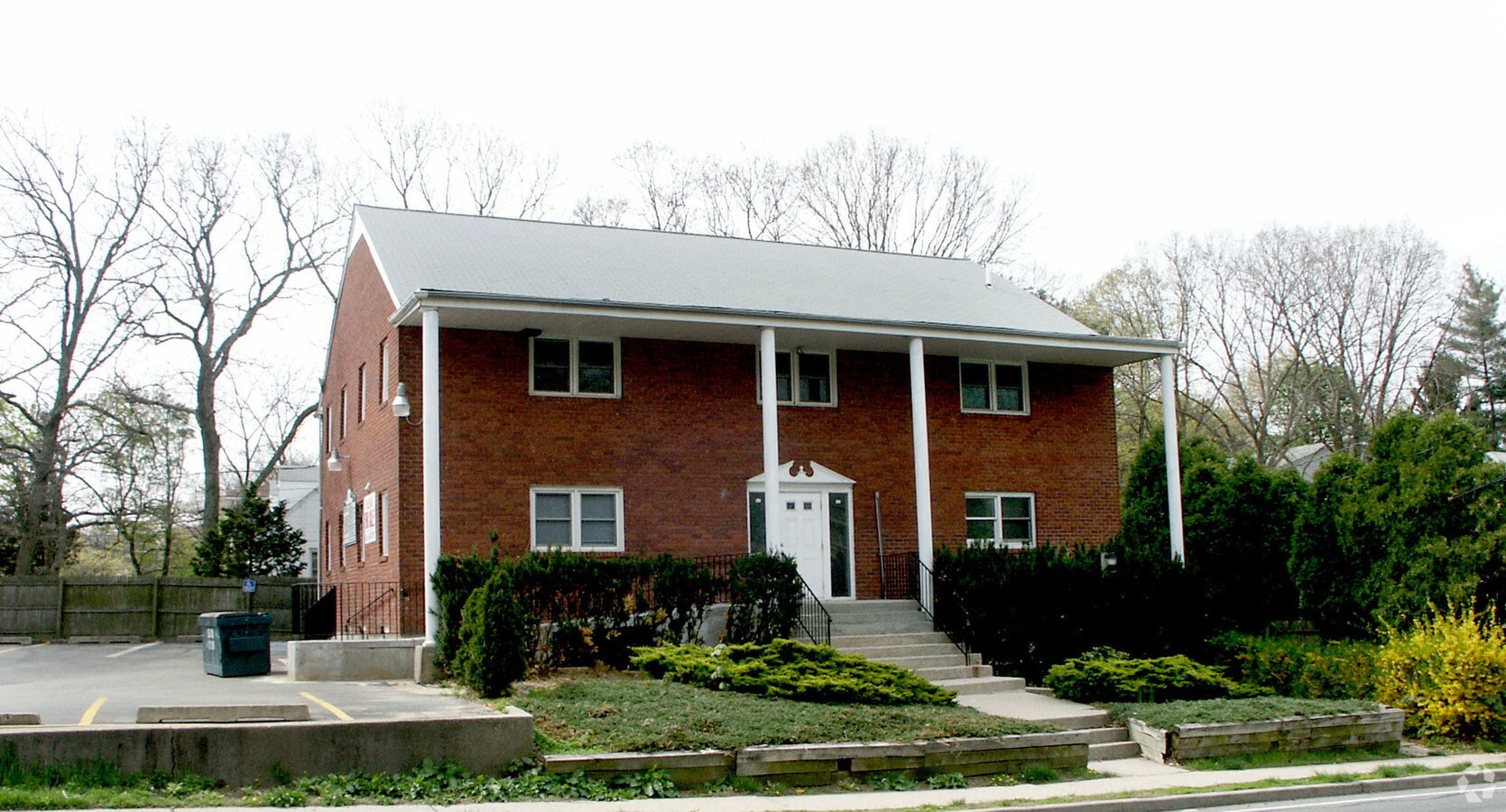 264 Haypath Rd, Old Bethpage, NY 11804