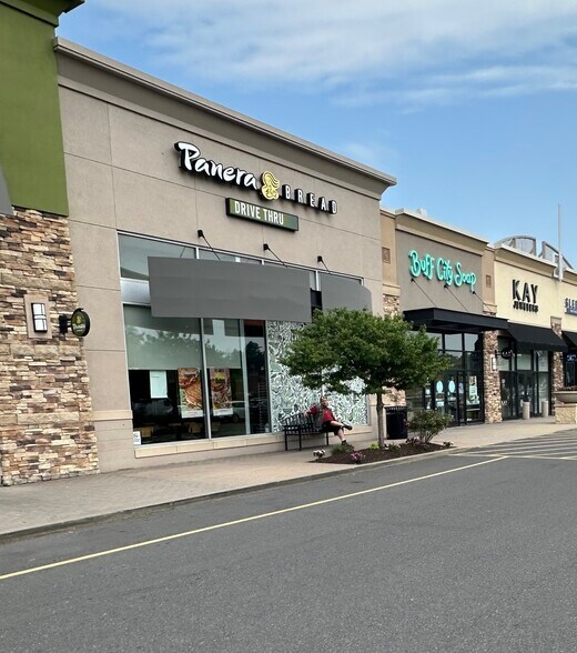 1153-1187 Ulster Ave, Kingston, NY for lease - Building Photo - Image 1 of 26