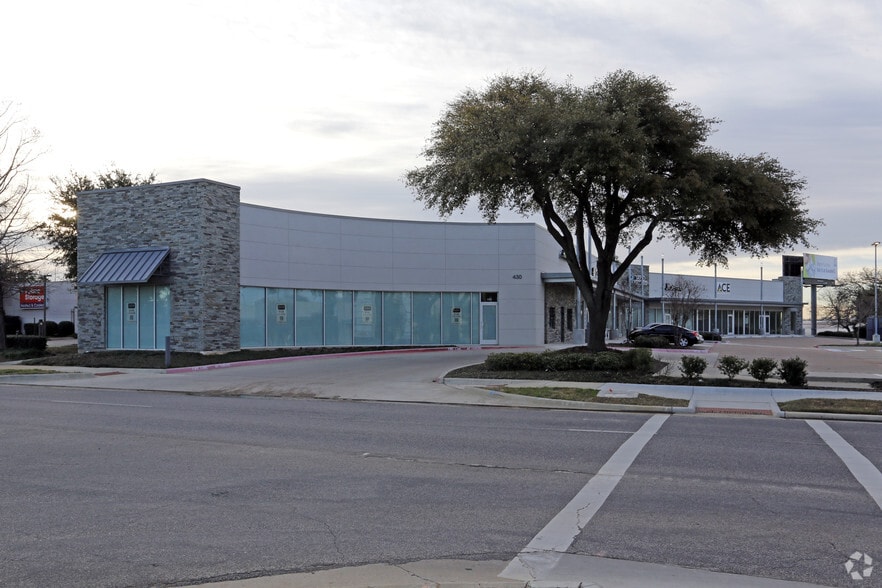 426-428 E Lamar Blvd, Arlington, TX for lease - Building Photo - Image 1 of 2