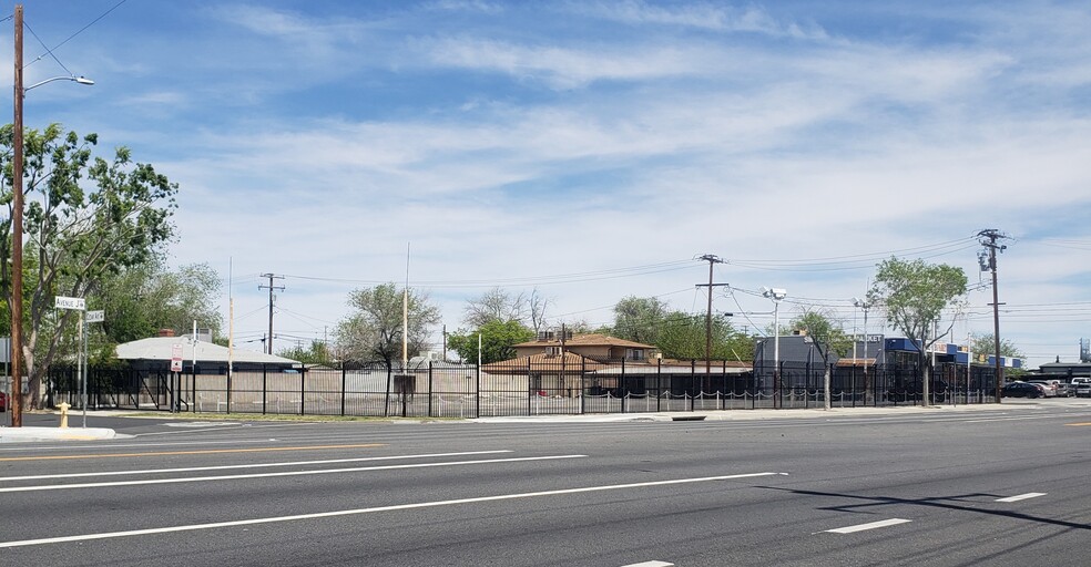 559 W Avenue J, Lancaster, CA for lease - Building Photo - Image 2 of 5