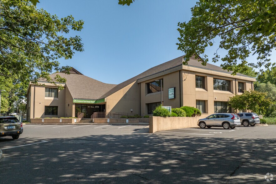24 Grassy Plain St, Bethel, CT for lease - Primary Photo - Image 1 of 6