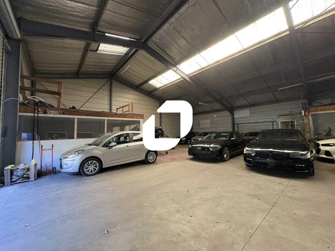 Office in Beychac-et-Caillau for lease Interior Photo- Image 1 of 6