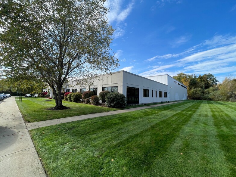 230 Corporate Dr, Portsmouth, NH for lease - Building Photo - Image 1 of 3