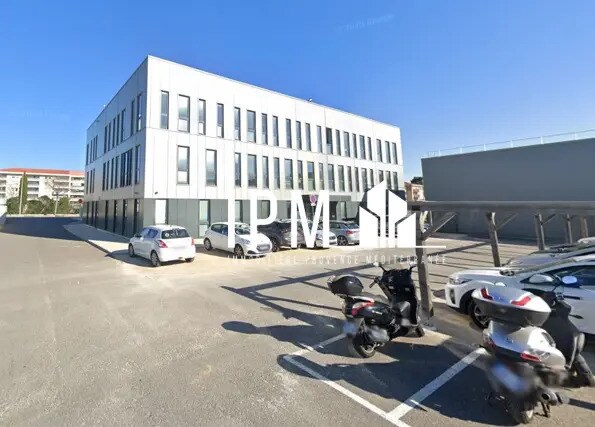 Office in Marseille for lease - Building Photo - Image 2 of 4