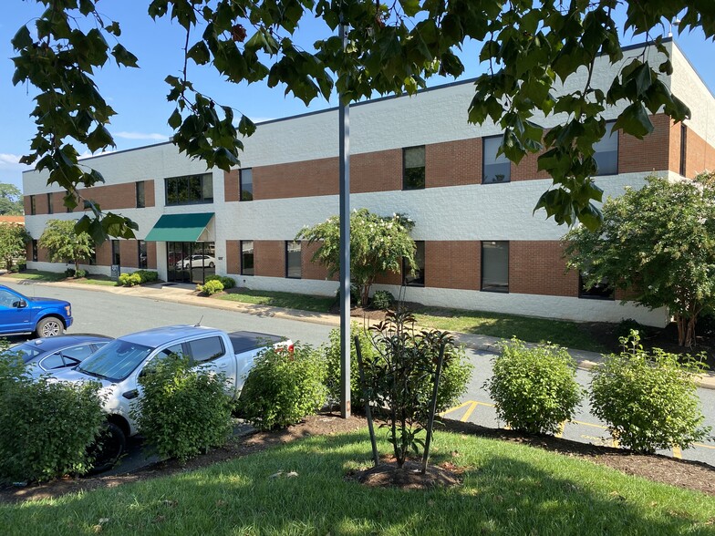 1317 Carlton Ave, Charlottesville, VA for sale - Building Photo - Image 1 of 1