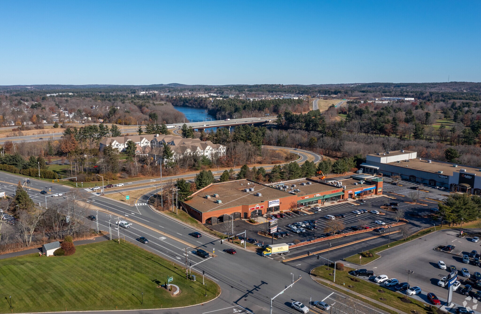 166174 Daniel ster Hwy, Nashua, NH 03060 166 DWH