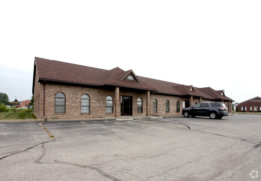 3621 N Everbrook Ln, Muncie, IN for lease - Building Photo - Image 2 of 5