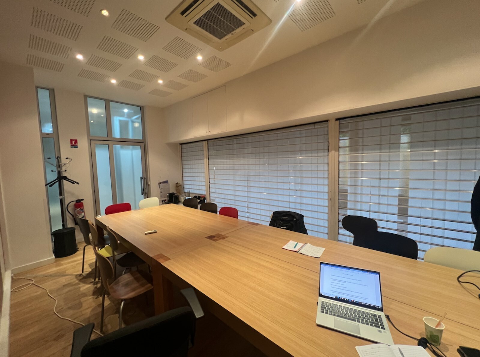 Retail in Paris for sale Building Photo- Image 1 of 6