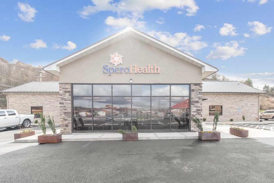 182 Roy Campbell Dr, Hazard, KY for sale - Building Photo - Image 2 of 15