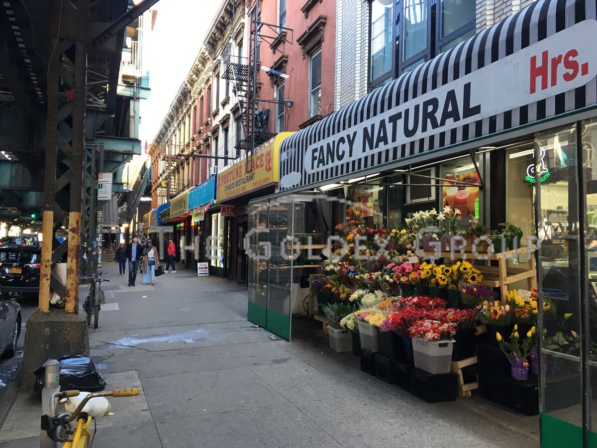 284 Broadway, Brooklyn, NY 11211