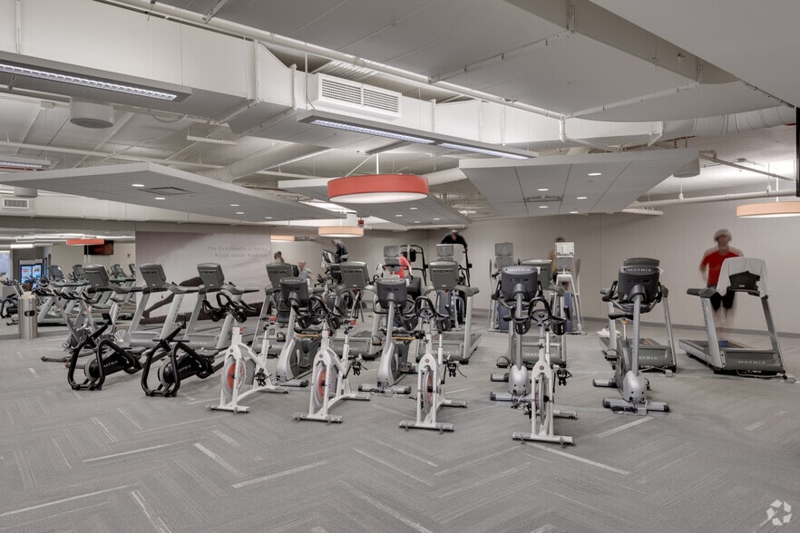 1701 Golf Rd, Rolling Meadows, IL for lease - Interior Photo - Image 3 of 38